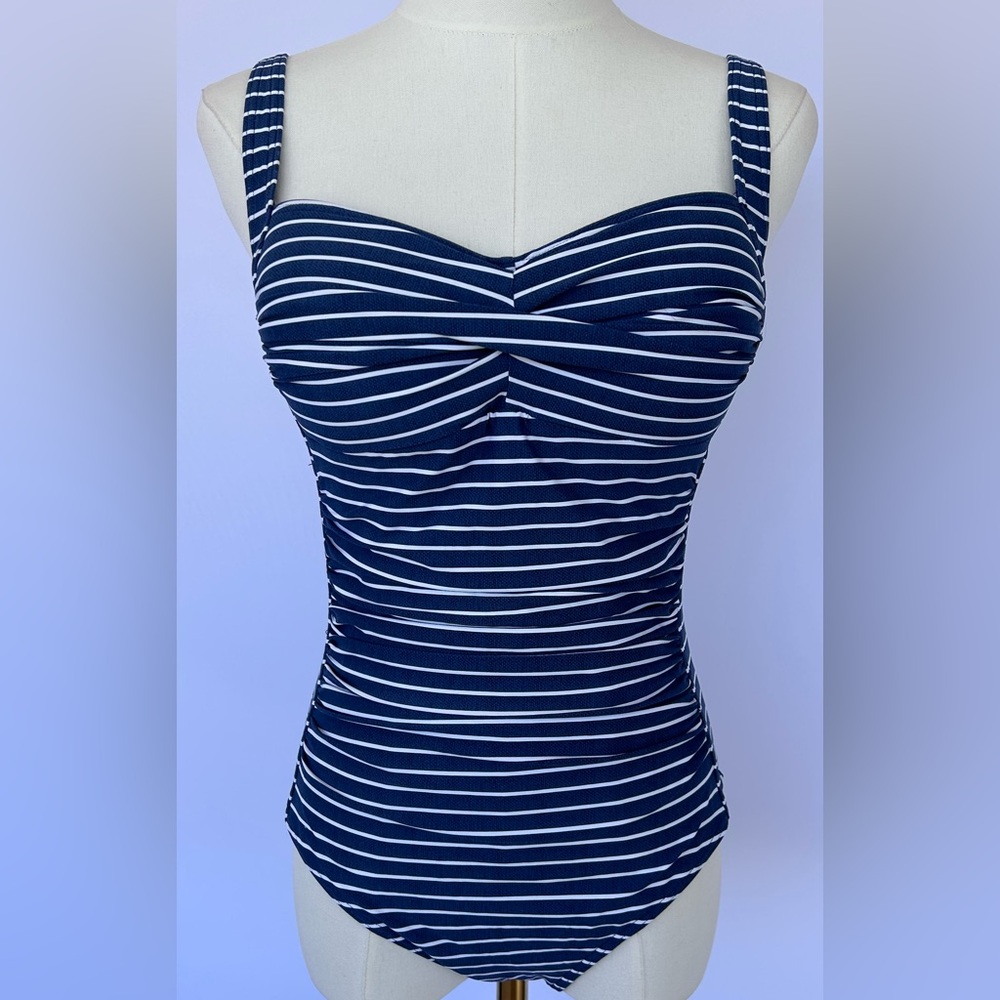 NipTuck Swim Women’s 1 Pc Swimsuit Navy/White Ruched Front Multi Fit Cups Size 6